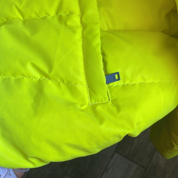 New unisex neon yellow DKNY winter coat. Size XXL - Picture 8 of 13